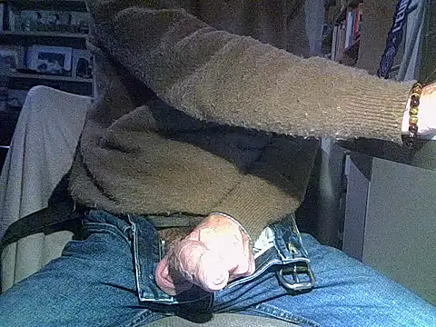 Snapshot of createur34 chatting on February 4, 10:04 pm createur34 online show from February 4, 10:04 pm