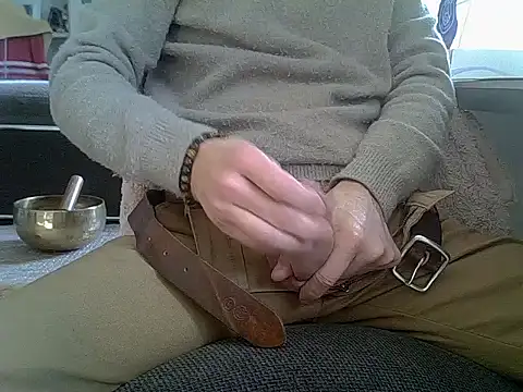 Snapshot of createur34 chatting on February 9, 11:14 am createur34 online show from February 9, 11:14 am