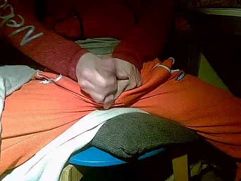 Snapshot of createur34 chatting on February 18, 11:01 pm createur34 online show from February 18, 11:01 pm