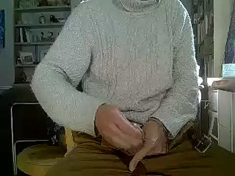 Snapshot of createur34 chatting on February 23, 9:17 am createur34 online show from February 23, 9:17 am