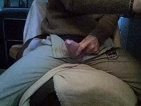 Snapshot of createur34 chatting on March 6, 2:13 pm createur34 online show from March 6, 2:13 pm