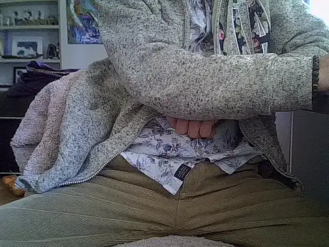 Snapshot of createur34 chatting on March 17, 4:10 pm createur34 online show from March 17, 4:10 pm