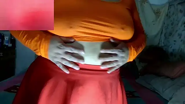 Snapshot of erinadarling79 chatting on July 17, 2:18 am erinadarling79 online show from July 17, 2:18 am