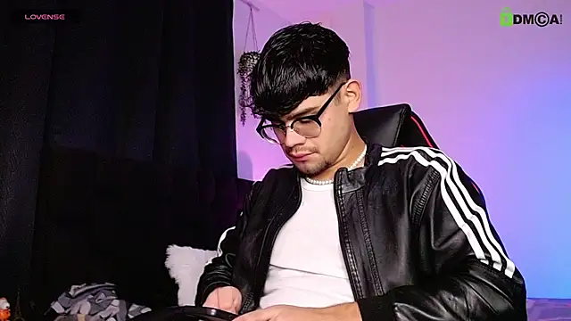 isaac-saenz online show from November 5, 10:43 pm