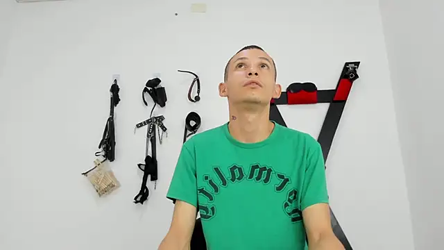 Isak Millan online show from November 10, 1:21 pm