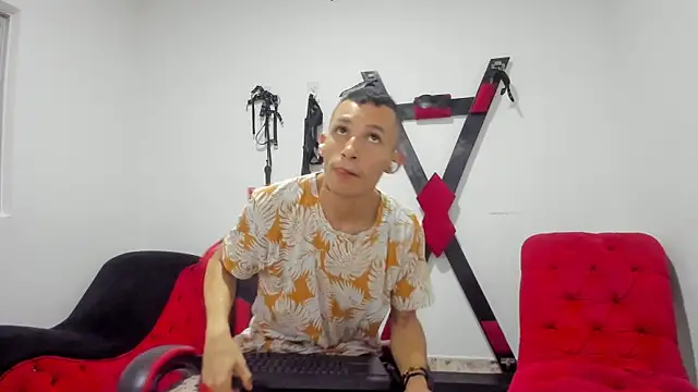 Isak Millan online show from December 2, 8:15 pm