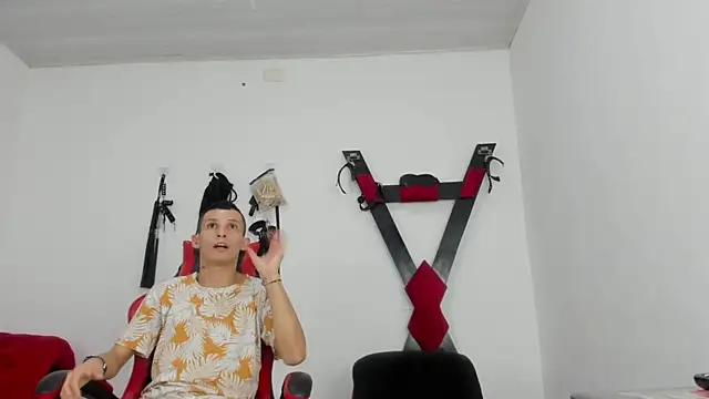 Isak Millan online show from December 14, 10:58 pm