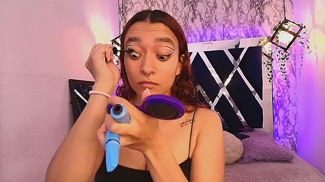 charlotte bluee online show from October 21, 7:47 pm