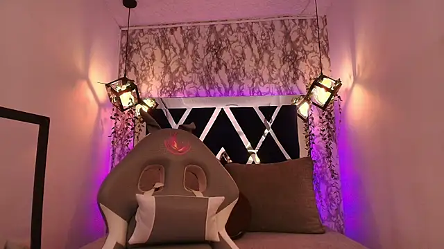 charlotte bluee online show from January 7, 9:50 pm