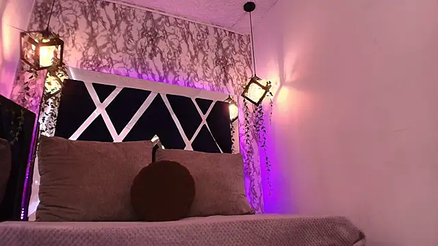 charlotte bluee online show from January 8, 6:43 pm