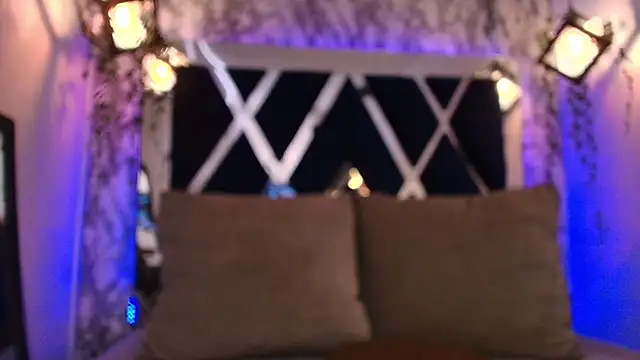 charlotte bluee online show from January 14, 6:35 pm