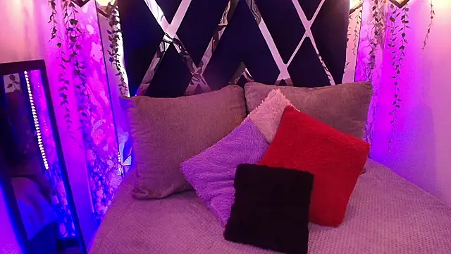 charlotte bluee online show from February 1, 6:17 pm