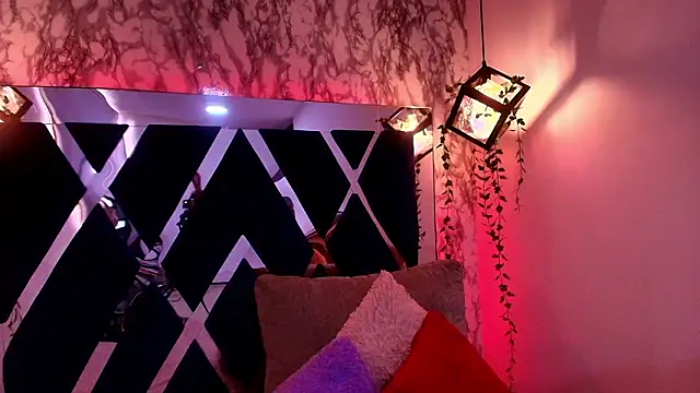 charlotte bluee online show from February 8, 7:39 pm