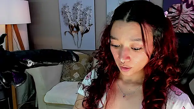 Snapshot of charlotte_bluee chatting on June 9, 2:01 am charlotte bluee online show from June 9, 2:01 am