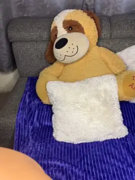 ZafiroKlein online show from November 18, 8:46 pm