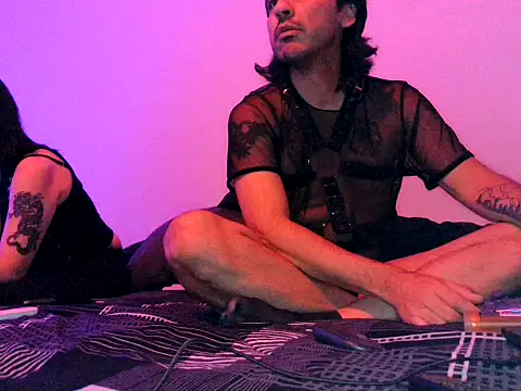 Snapshot of Iscariot19 chatting on October 31, 7:09 am Iscariot19 online show from October 31, 7:09 am