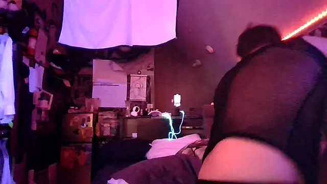 Snapshot of Sk00byJaXxX212 chatting on October 24, 9:06 am Sk00byJaXxX212 online show from October 24, 9:06 am