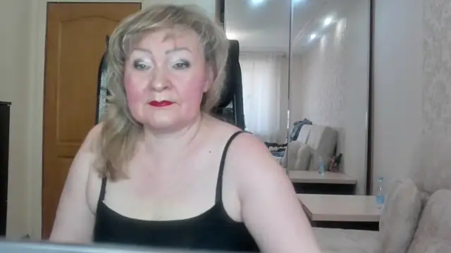 Snapshot of Victoria_secrets_ chatting on April 14, 5:35 am Victoria secrets online show from April 14, 5:35 am