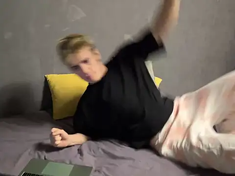 EdwinBlaze online show from February 15, 3:52 am