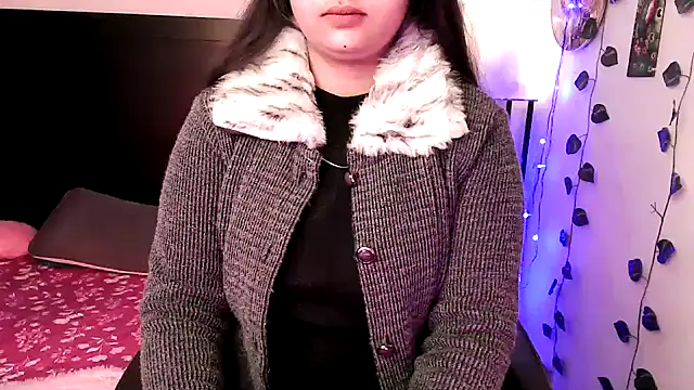 Snapshot of megancatluna chatting on January 9, 7:11 am megancatluna online show from January 9, 7:11 am