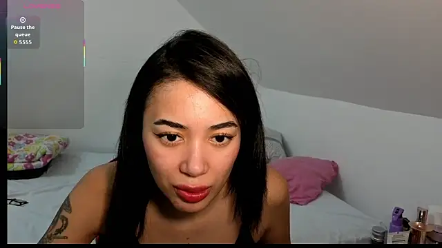 Snapshot of KylieLoveXX chatting on October 18, 7:14 pm KylieLoveXX online show from October 18, 7:14 pm