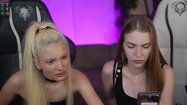 Snapshot of Layla_Sweet_ chatting on October 16, 6:31 pm Layla Sweet online show from October 16, 6:31 pm