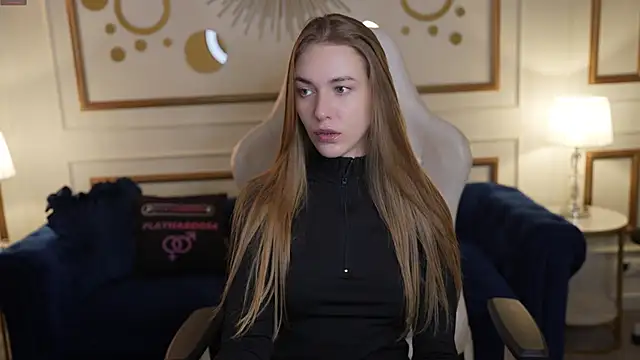 Snapshot of Layla_Sweet_ chatting on December 14, 7:29 pm Layla Sweet online show from December 14, 7:29 pm