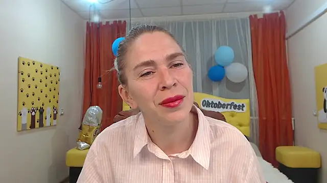 Snapshot of TessaDaybreak chatting on September 27, 6:29 am TessaDaybreak online show from September 27, 6:29 am