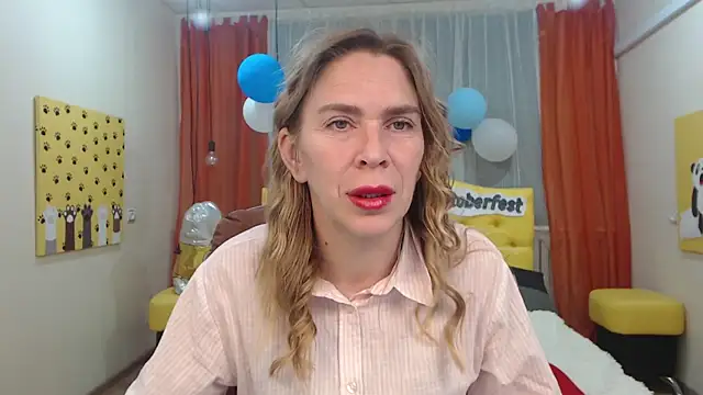 Snapshot of TessaDaybreak chatting on October 1, 6:30 am TessaDaybreak online show from October 1, 6:30 am