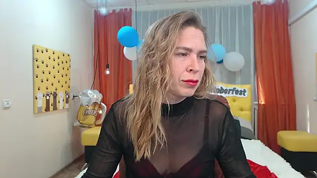 Snapshot of TessaDaybreak chatting on October 3, 7:27 am TessaDaybreak online show from October 3, 7:27 am