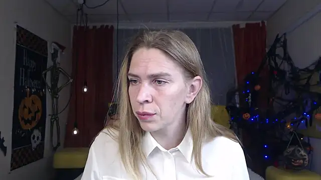 Snapshot of TessaDaybreak chatting on October 14, 6:25 am TessaDaybreak online show from October 14, 6:25 am