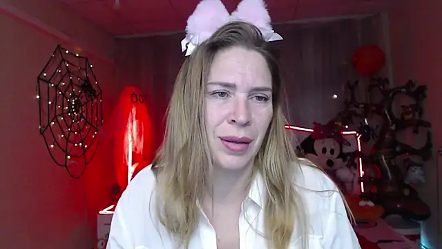 Snapshot of TessaDaybreak chatting on October 29, 8:05 am TessaDaybreak online show from October 29, 8:05 am