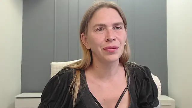 Snapshot of TessaDaybreak chatting on July 20, 10:39 am TessaDaybreak online show from July 20, 10:39 am
