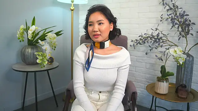 Snapshot of EthalHence chatting on February 15, 12:01 pm EthalHence online show from February 15, 12:01 pm