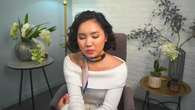 Snapshot of EthalHence chatting on February 15, 6:12 pm EthalHence online show from February 15, 6:12 pm