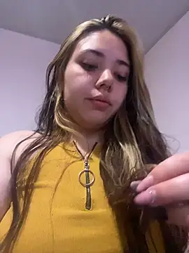 Snapshot of _ivyginger chatting on December 21, 3:57 am ivyginger online show from December 21, 3:57 am