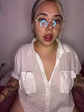 Snapshot of _ivyginger chatting on February 1, 4:11 am ivyginger online show from February 1, 4:11 am