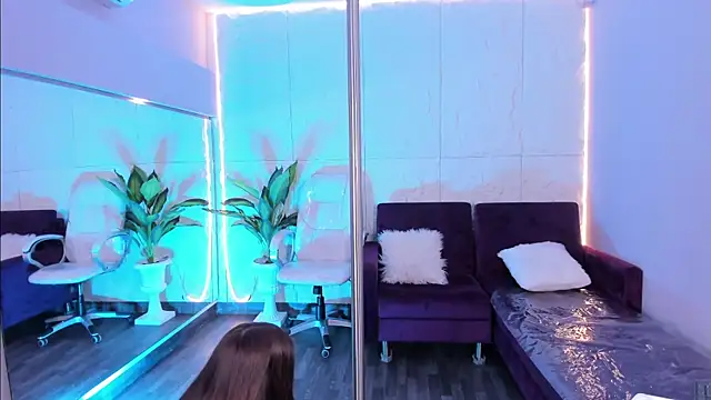 MelanieHillss online show from December 20, 4:41 am