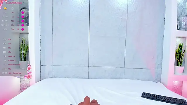 Snapshot of MiaMistrex chatting on October 18, 4:26 am MiaMistrex online show from October 18, 4:26 am