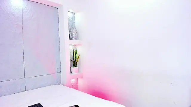 Snapshot of MiaMistrex chatting on October 30, 4:14 am MiaMistrex online show from October 30, 4:14 am