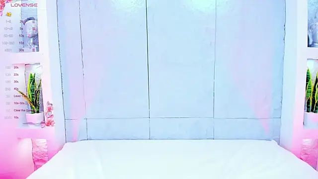 Snapshot of MiaMistrex chatting on December 14, 11:09 pm MiaMistrex online show from December 14, 11:09 pm