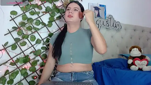 Snapshot of sexy_veryy_hot chatting on May 17, 6:04 pm sexy veryy hot online show from May 17, 6:04 pm