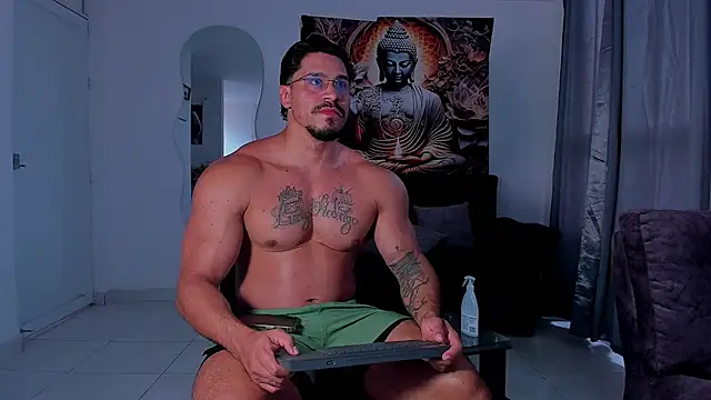 Valentino Dosantos  online show from October 18, 2:18 pm