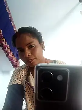 MEENA ROY online show from February 14, 7:49 am