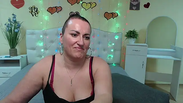 DianaMGG online show from March 12, 4:13 pm