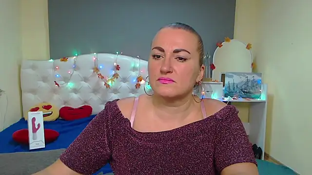 DianaMGG online show from November 19, 6:24 am