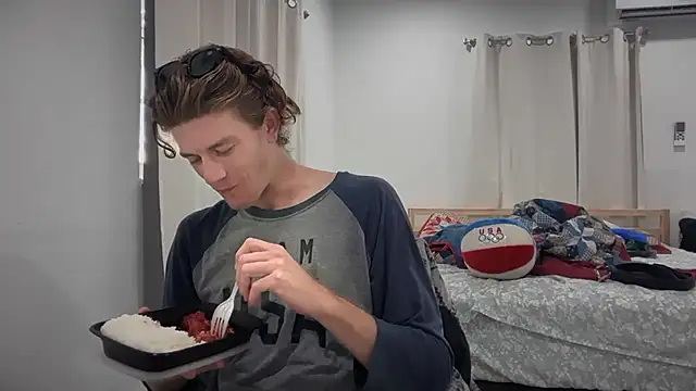 Snapshot of greekmythics chatting on December 17, 9:43 pm greekmythics online show from December 17, 9:43 pm