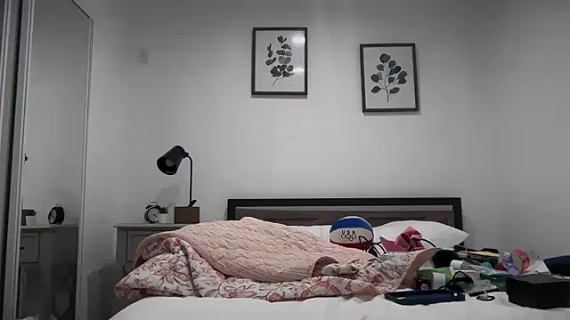 Snapshot of greekmythics chatting on December 18, 9:21 pm greekmythics online show from December 18, 9:21 pm