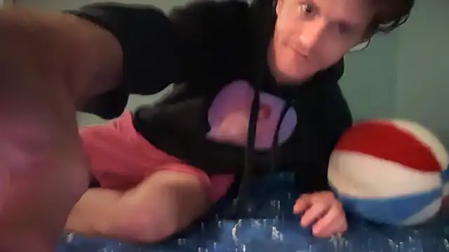 Snapshot of greekmythics chatting on December 23, 12:41 am greekmythics online show from December 23, 12:41 am