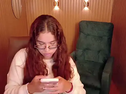Snapshot of Greciaruiz_ chatting on February 14, 12:07 am Greciaruiz online show from February 14, 12:07 am